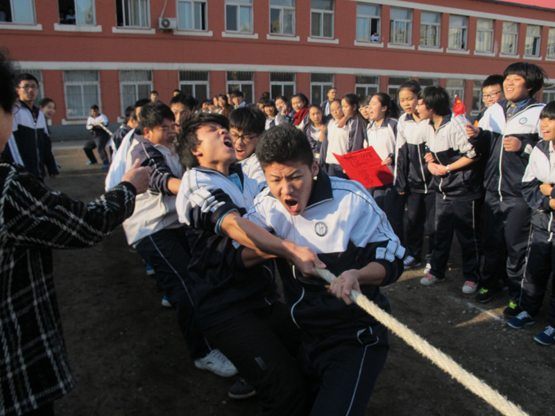 文华高中第二届拔河比赛